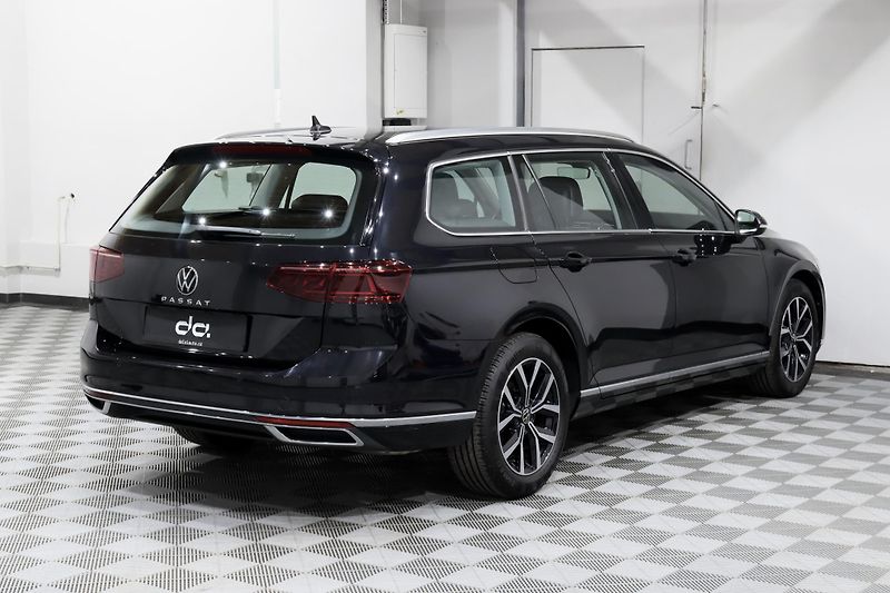 Volkswagen Passat 2.0 TSI 140 kW DSG Elegance - fotka 5 z 47