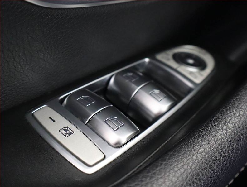 Mercedes-Benz Třídy E (2019) E 220 d - fotka 15 z 26
