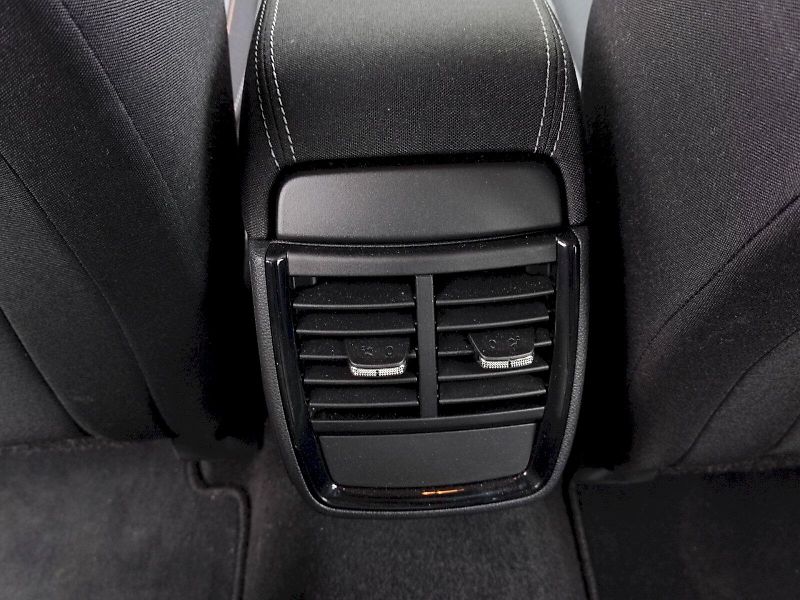 Škoda Kamiq (2025) Selection 1,0 tsi 81 Kw - fotka 25 z 35