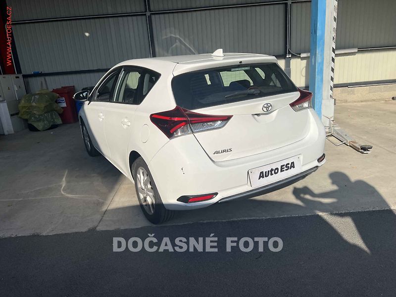 Toyota Auris (2019) 1.6i Valvematic, ČR - fotka 2 z 3