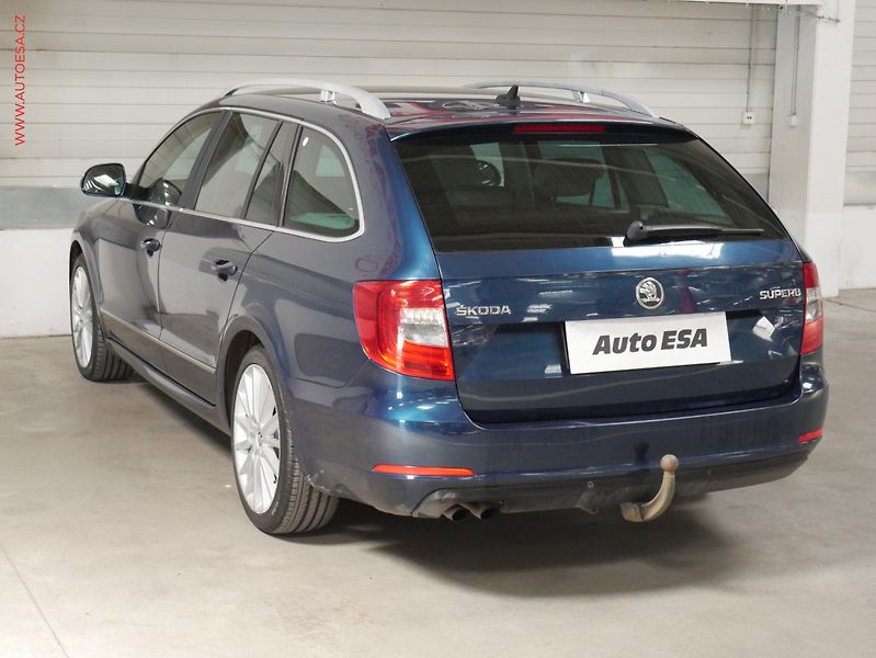 Škoda Superb (2013) 1.6 TDi, Navi, bixen, kůže - fotka 4 z 26
