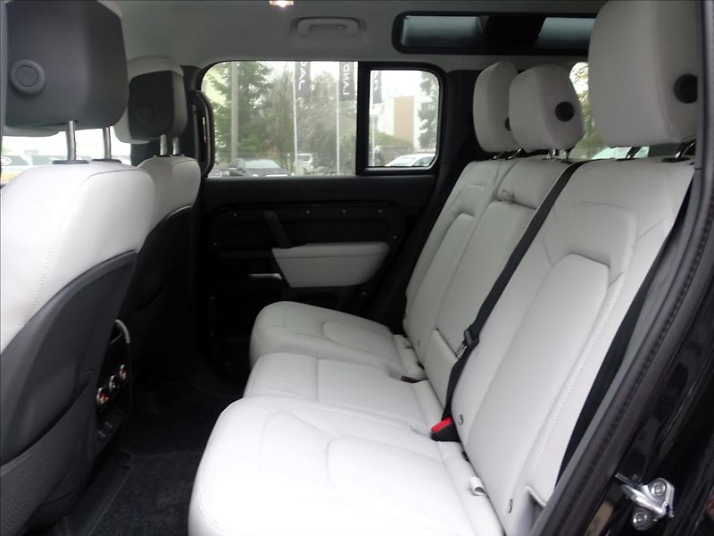Land Rover Defender (2026) 110 D250 X-DYNAMIC SE - fotka 24 z 26