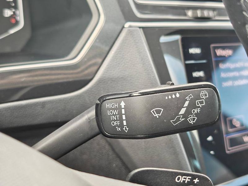 Volkswagen Tiguan Elegance 4Motion 2,0TDI - fotka 19 z 28