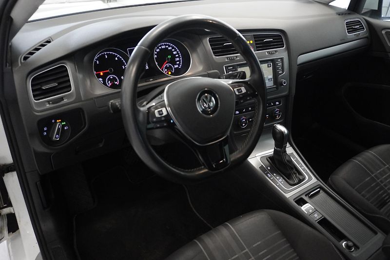 Volkswagen Golf 1.6 TDi - fotka 12 z 29