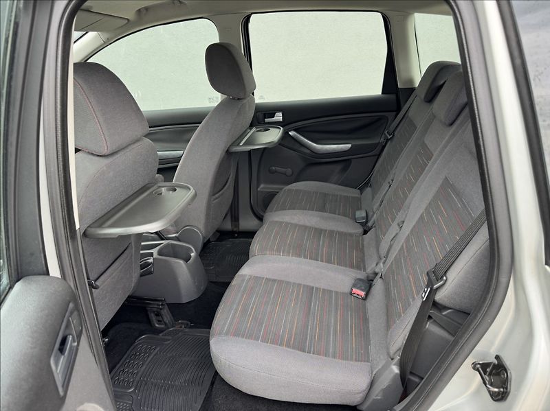Ford C-MAX 1,6 TDCi 66kW klima - fotka 21 z 45