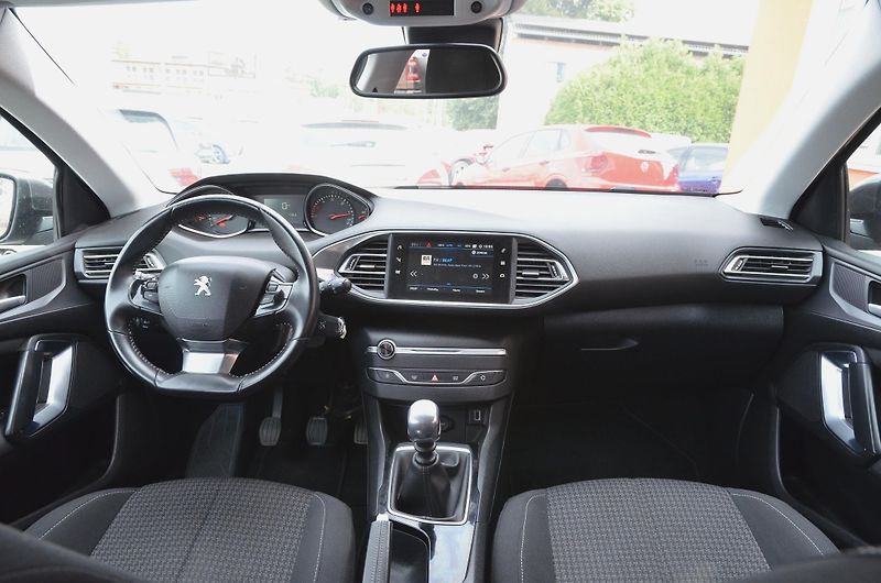 Peugeot 308 (2019) 1.5 HDi 96kW NAVI /STK 06/2028 - fotka 12 z 29