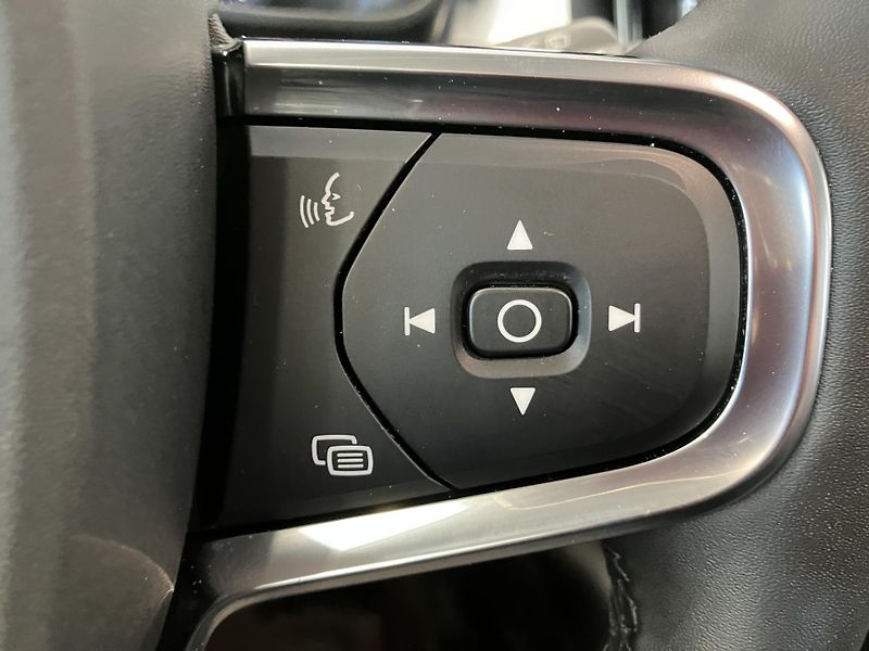Volvo XC40 B4 Momentum Advance AT8 - fotka 24 z 41