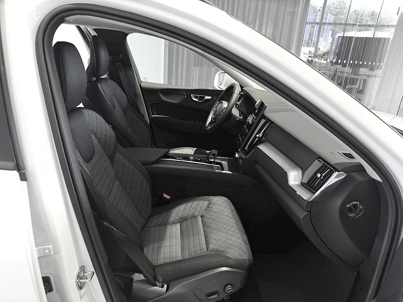 Volvo XC60 (2026) T6 PHEV CORE + 4ZÁRUKA/SERVIS - fotka 10 z 17