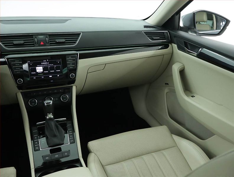 Škoda Superb (2015) 2.0 TSI - fotka 8 z 17