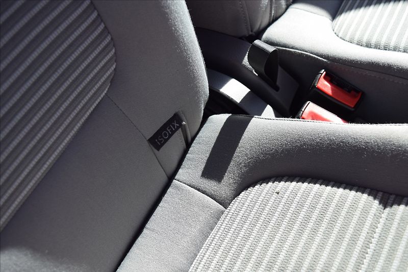 Seat Alhambra 1,4 TSi 110KW KLIMA NOVÁ NÁPLŇ - fotka 46 z 48