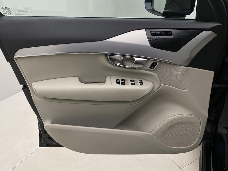 Volvo XC90 D5 AWD MOMENTUM AUT CZ 7míst - fotka 7 z 50