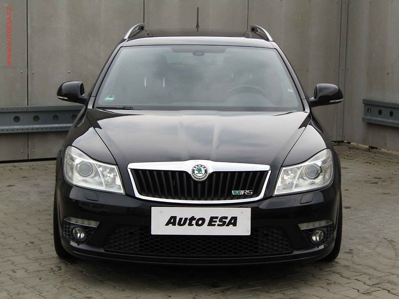 Škoda Octavia (2012) 2.0 TSi, RS, DSG, xenon, TZ - fotka 2 z 19