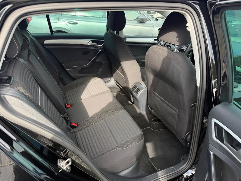 Volkswagen Golf 1.2 TSI 81KW CUP - fotka 11 z 13
