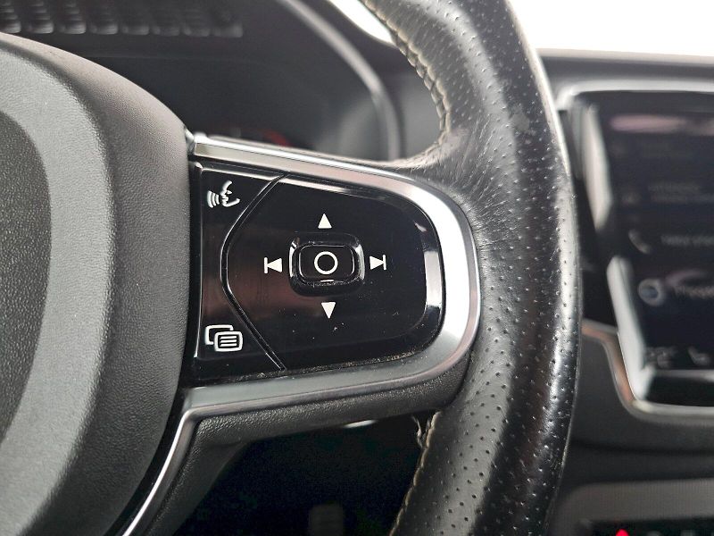 Volvo XC90 (2016) 2.0D 5D 173kW R-desing - fotka 26 z 27