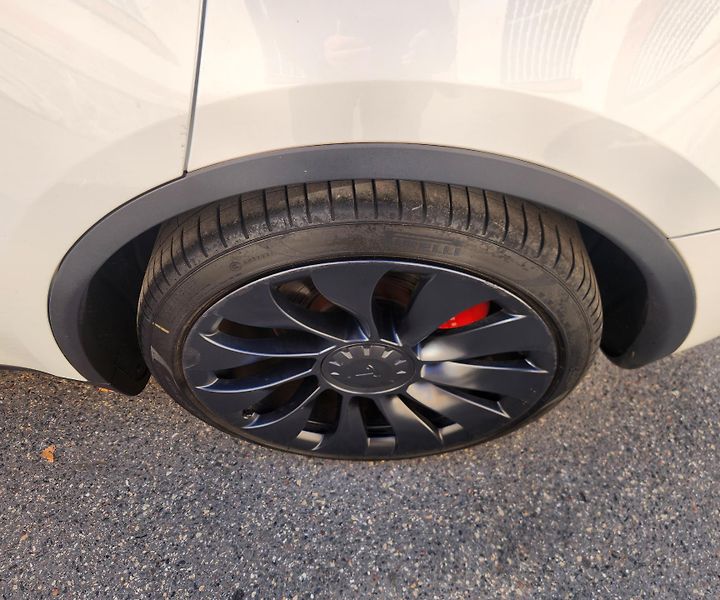 Tesla Model Y (2022)  534KW*78,8KWh*PERFORMANCE* - fotka 36 z 44