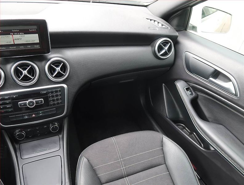 Mercedes-Benz Třídy A (2013) A 180 CDI, Automat, Tempomat - fotka 8 z 15