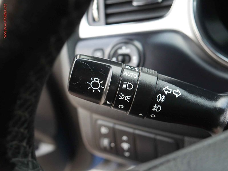 Kia Ceed (2014) 1.6 CRDi, AC, temp - fotka 15 z 17