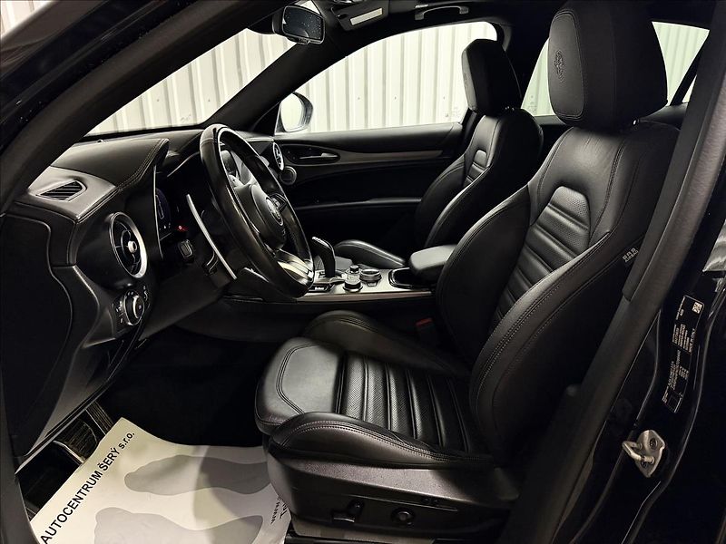 Alfa Romeo Stelvio VELOCE 206kW Q4 PANO TAŽNÉ R21 - fotka 32 z 43