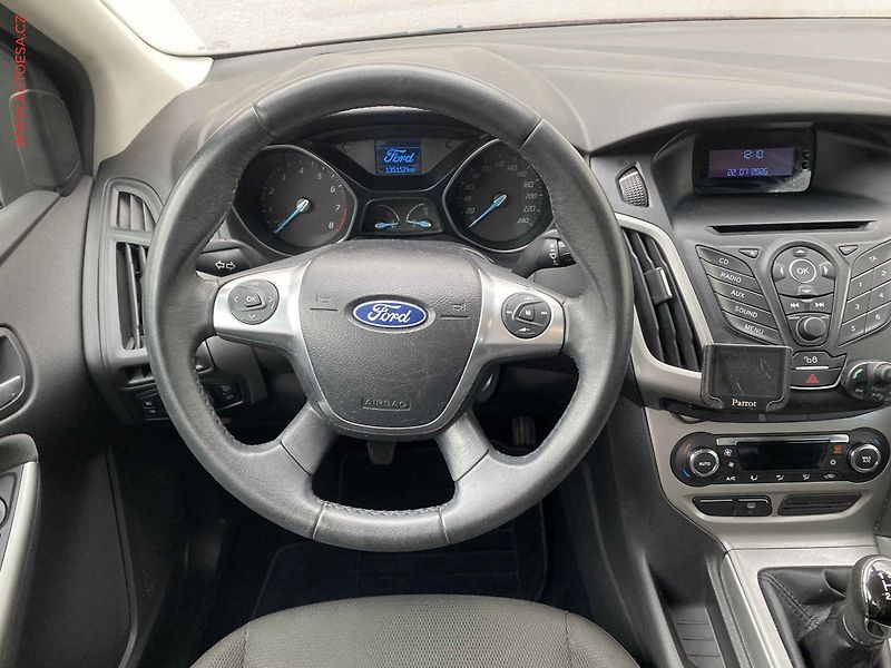 Ford Focus (2011) 1.6i16V, ČR, AC, park.asist - fotka 11 z 17