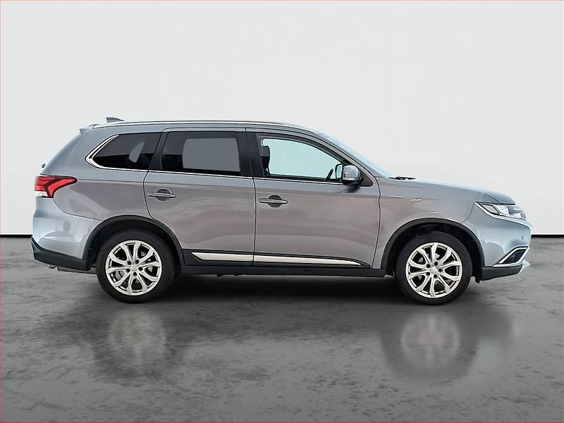 Mitsubishi Outlander (2017) 2.0, Tempomat, Park. senzory - fotka 6 z 17