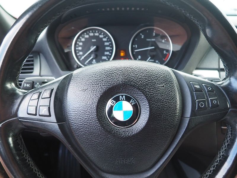 BMW X5 (2011) 3.0d 180 kW, xDrive - fotka 23 z 39