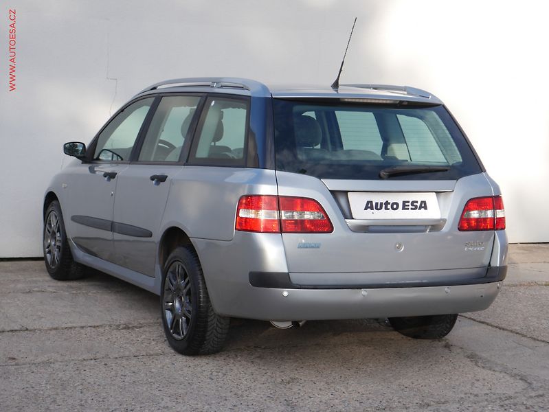 Fiat Stilo (2004) 1.6i, AC, park.čidla - fotka 4 z 16