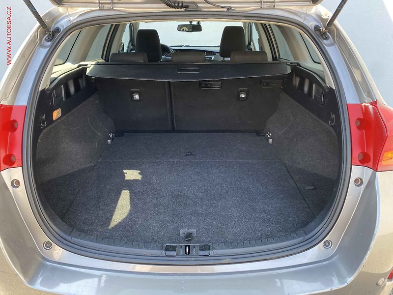 Toyota Auris (2013) 1.6i, 1.maj,ČR, Active - fotka 7 z 21