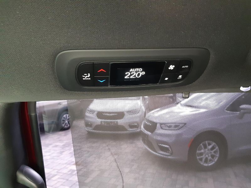 Chrysler Pacifica (2019) 3,6L SPORT, REZERVACE - fotka 22 z 48