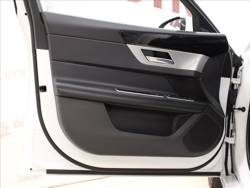 Jaguar XF 2,0 d 132KW Navi, Kůže, Aut, - fotka 9 z 34