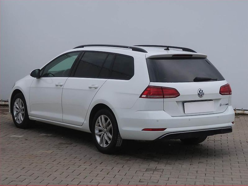 Volkswagen Golf (2020) Comfortline 1.5 TSI, Navi - fotka 4 z 17