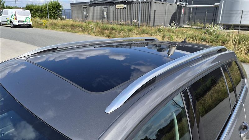 Volkswagen Golf 1,6 TDi 81 Kw Highline kůže - fotka 22 z 22