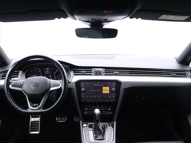 Volkswagen Passat R-line 2,0 TDI 140kW DSG CZ DP - fotka 25 z 32
