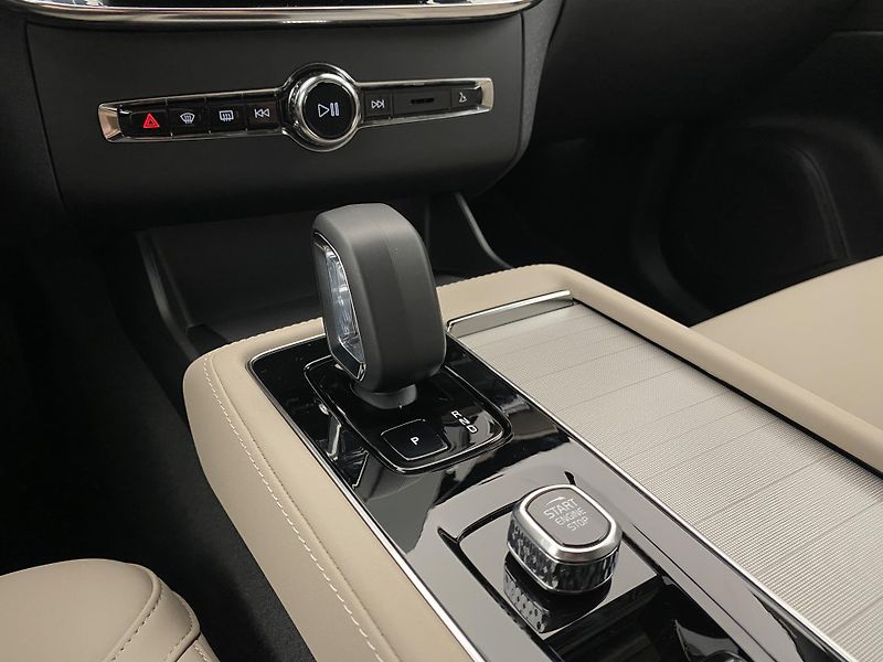 Volvo XC90 (2026) B5 AWD AUT CORE 7míst - fotka 37 z 56