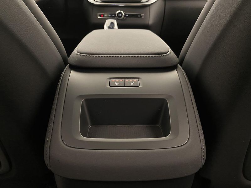 Volvo XC90 (2026) B5 AWD AUT DARK PLUS 7míst - fotka 67 z 67