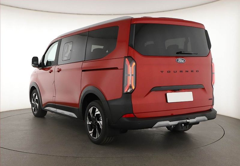 Ford Tourneo Custom (2025) 2.0 EcoBlue - fotka 4 z 24