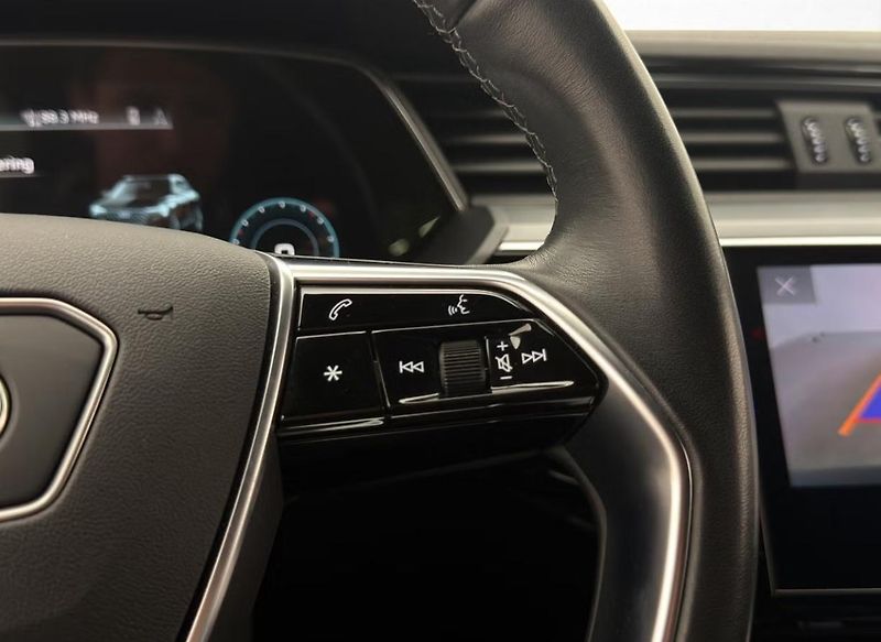 Audi Q8 e-tron 55 Quattro Kamera Tažné - fotka 30 z 36