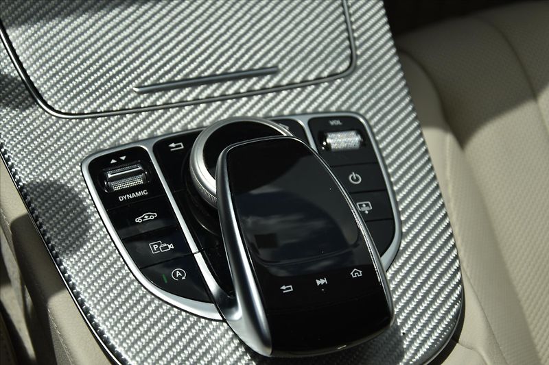Mercedes-Benz Třídy E 220D 4MATIC AMG NAVI ČR - fotka 21 z 34