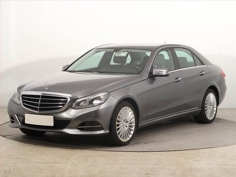Mercedes-Benz Třídy E (2016) E 250 BlueTEC 4MATIC, 4X4 - fotka 2 z 16