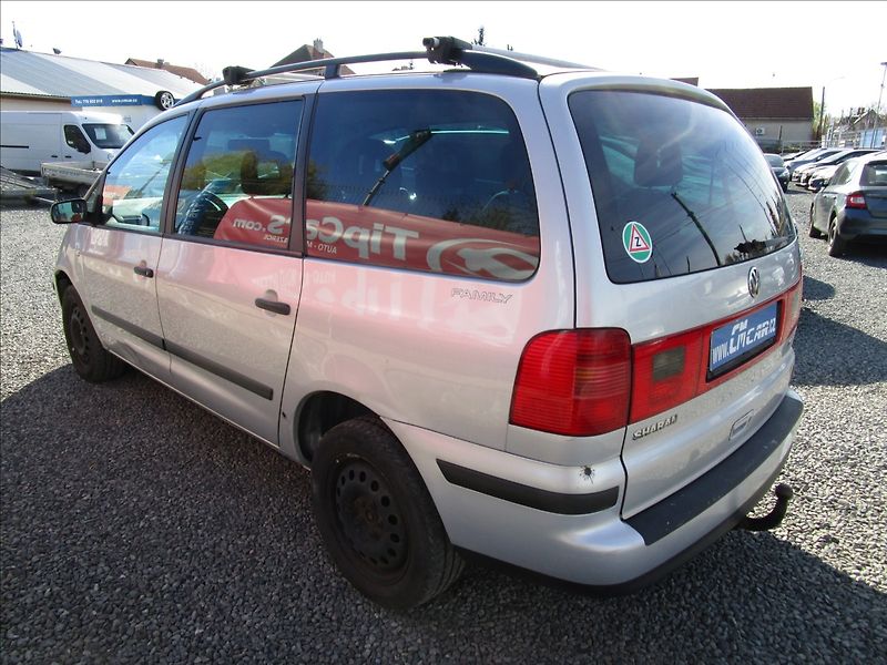 Volkswagen Sharan 1.9TDi aut. klima, 7 míst - fotka 6 z 43