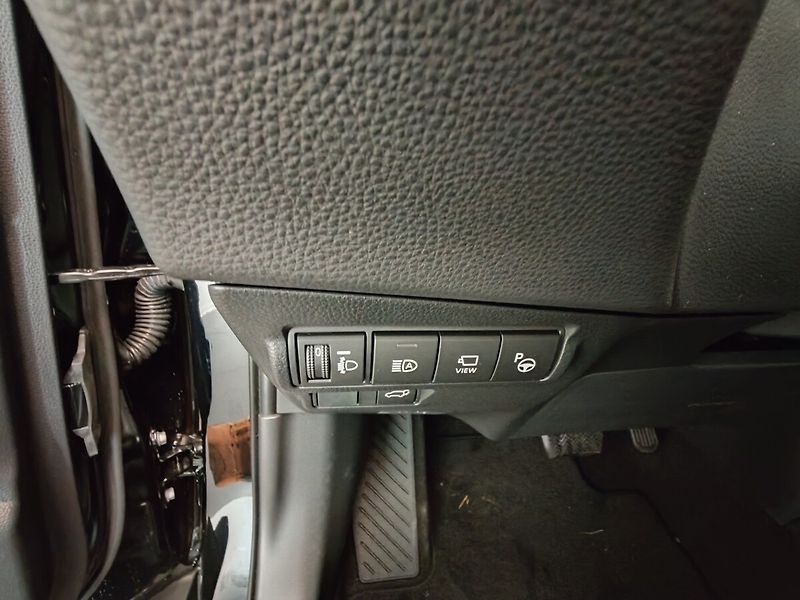 Toyota Corolla Cross 2.0 Hybrid 4x2 Executive - fotka 25 z 36