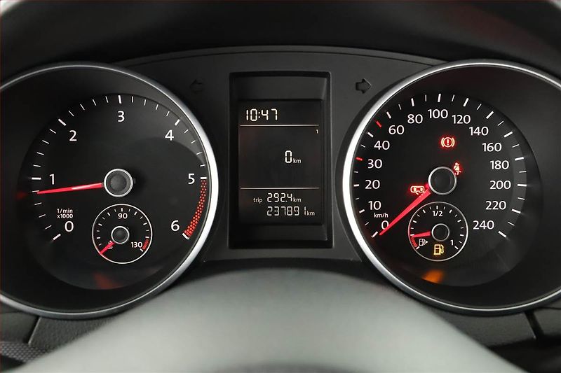 Volkswagen Golf (2010) 1.6 TDI, po STK, udržované - fotka 8 z 13