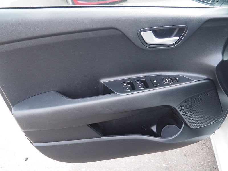 Kia Rio (2022) 1.0 T-GDI GPF Exclusive 74kW 6 - fotka 9 z 36