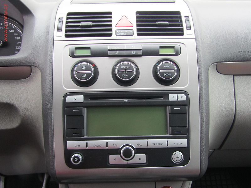 Volkswagen Touran (2006) 1.4TSi, autoAC, temp - fotka 14 z 15