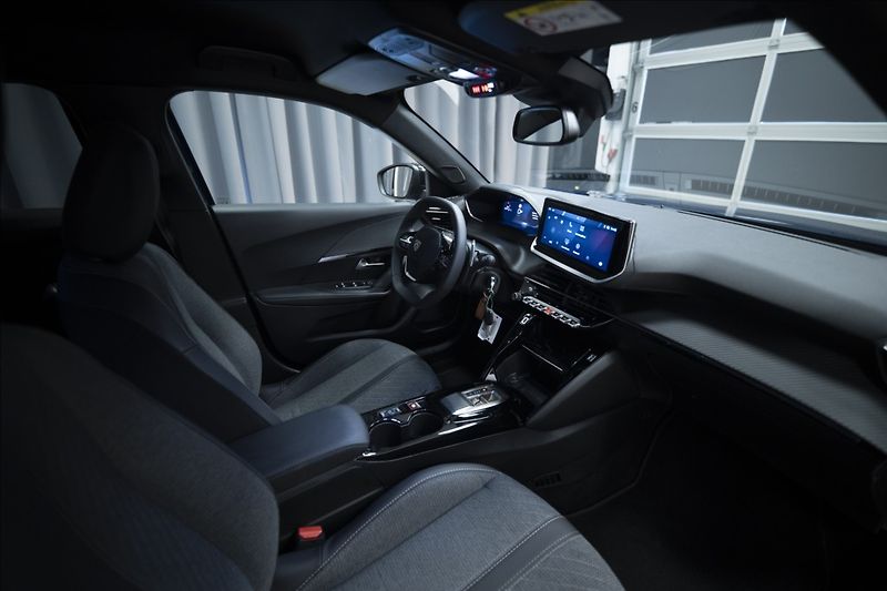 Peugeot 2008 1,2 HYBRID AT KAMERA 360° ČR - fotka 7 z 43
