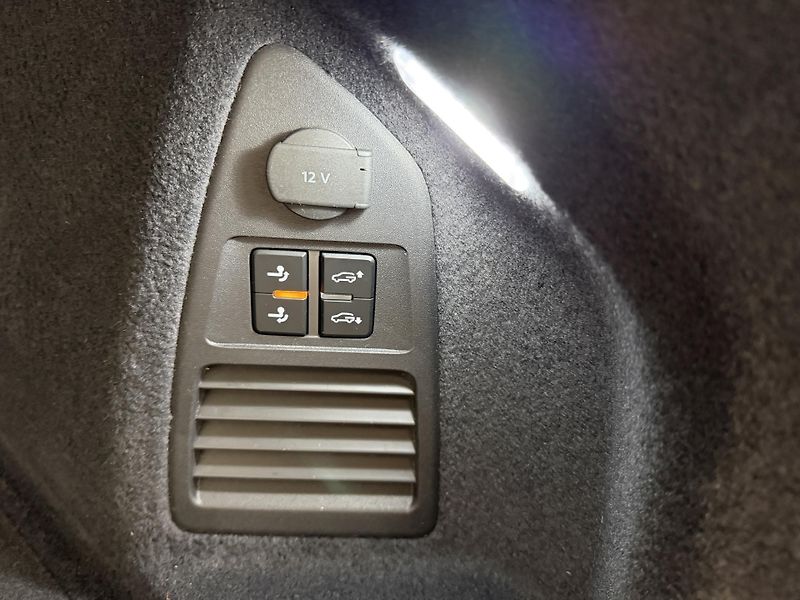 Volkswagen Touareg 3.0Tdi*1-MAJ*DPH*HUD*R-LINE* - fotka 15 z 47