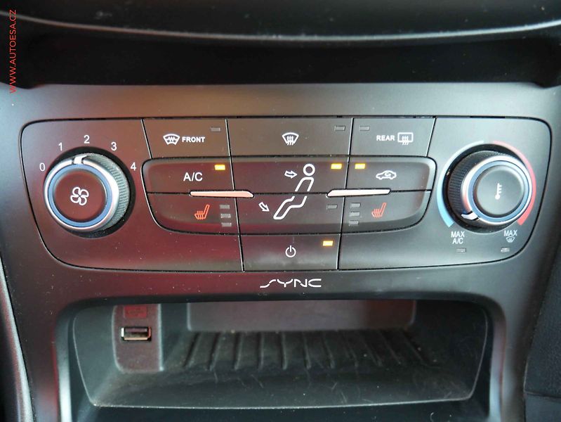 Ford Focus (2015) 1.5 TDCi, ČR, AC, temp - fotka 18 z 20