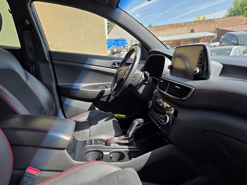 Hyundai Tucson 1.6-N-LINE-4x4-TOP STAV - fotka 13 z 21