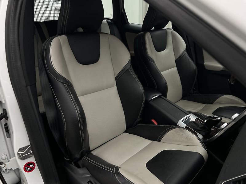 Volvo XC60 D5 AWD POLESTAR SUMMUM AUT  - fotka 16 z 38