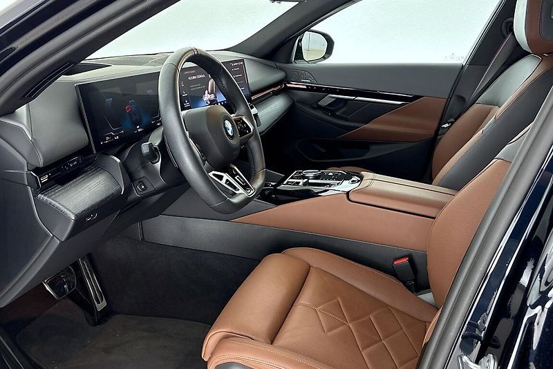 BMW Řada 5 540d xDrive Touring - fotka 6 z 12