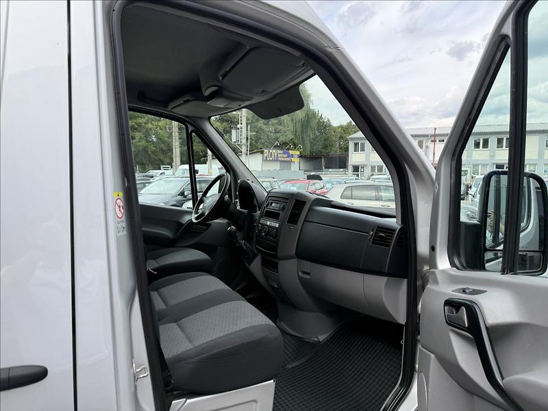 Volkswagen Crafter 2,0   105kW,PLOŠINA,1.MAJ,SERV - fotka 8 z 23